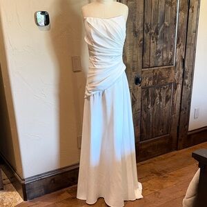 Luxxel Strapless White Ruched Column Gown